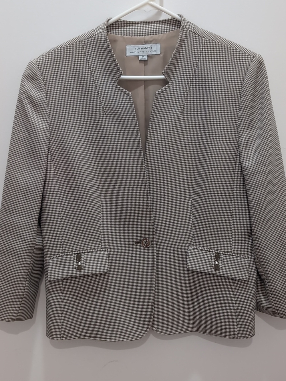 Tahari Arthur Brown and White Petite Collarless Blazer Sz 14 NWOT